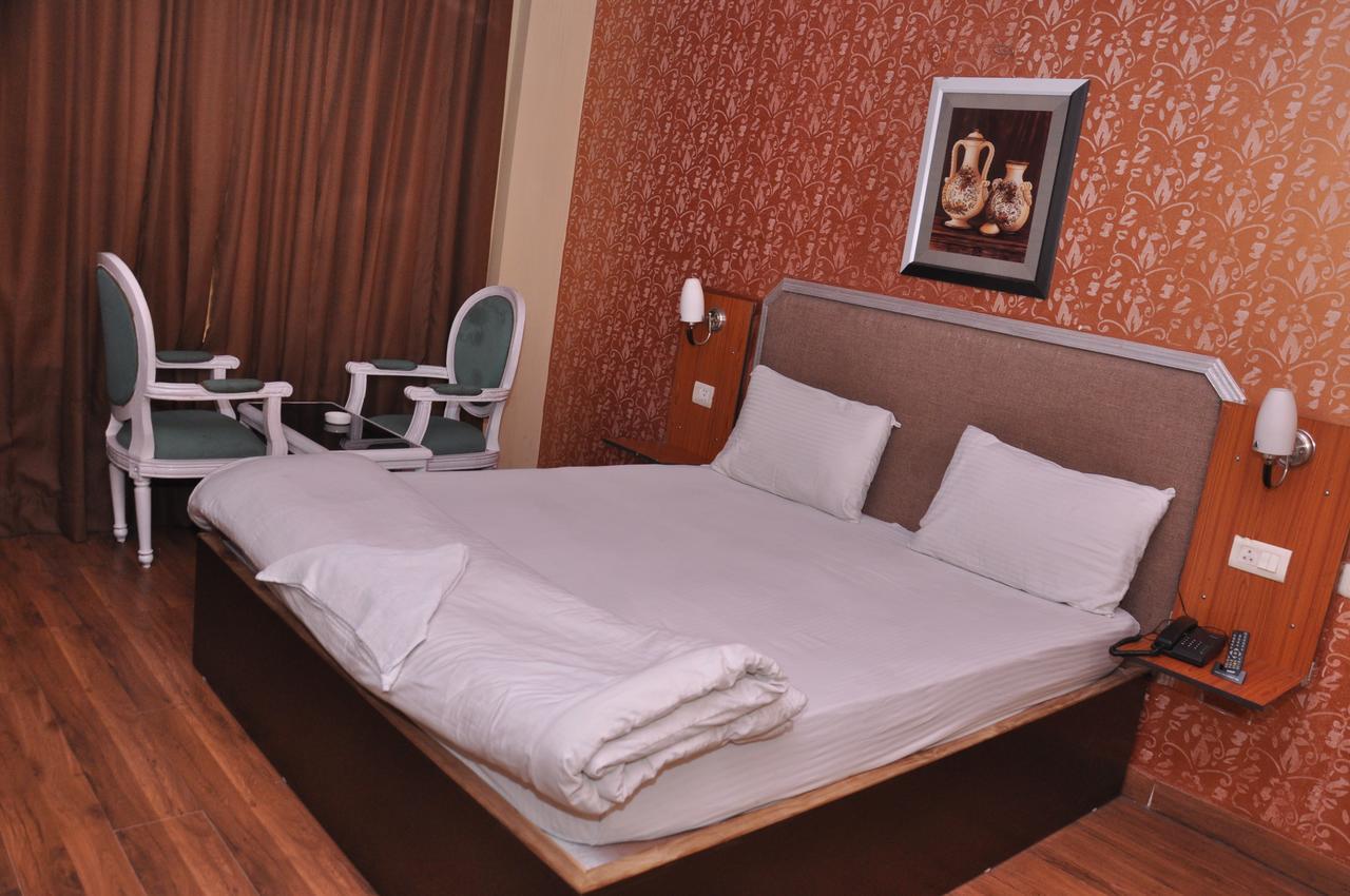 Hotel Samrat Kaushambi Ghaziabad Eksteriør bilde