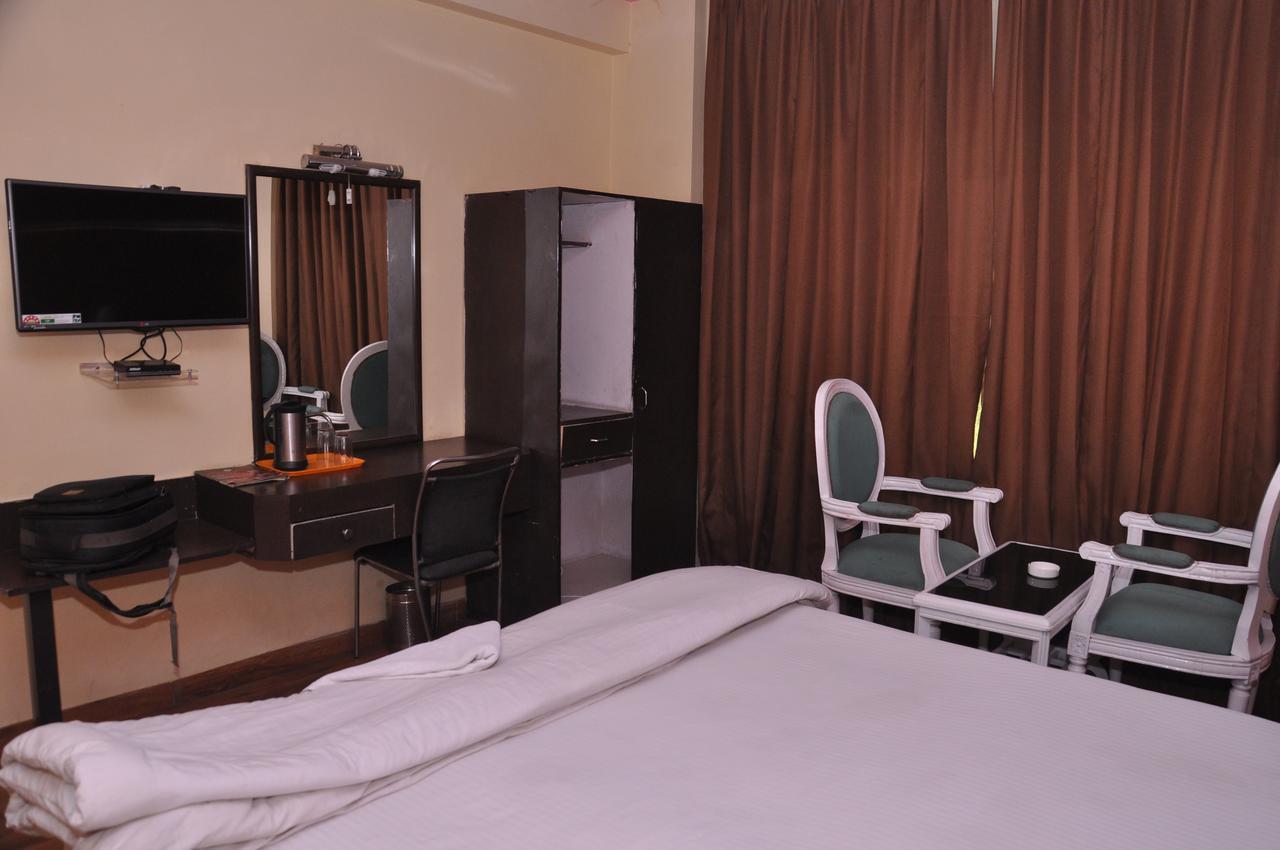 Hotel Samrat Kaushambi Ghaziabad Eksteriør bilde