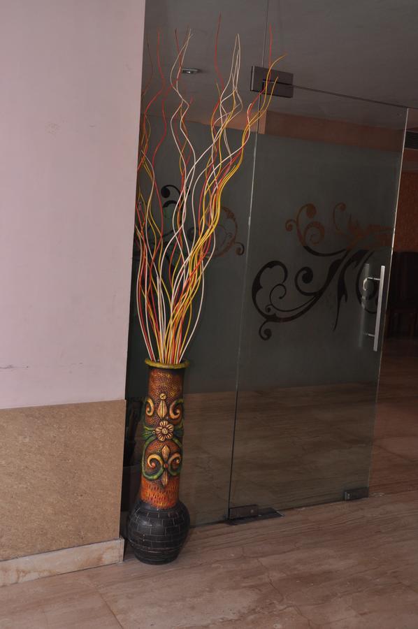 Hotel Samrat Kaushambi Ghaziabad Eksteriør bilde