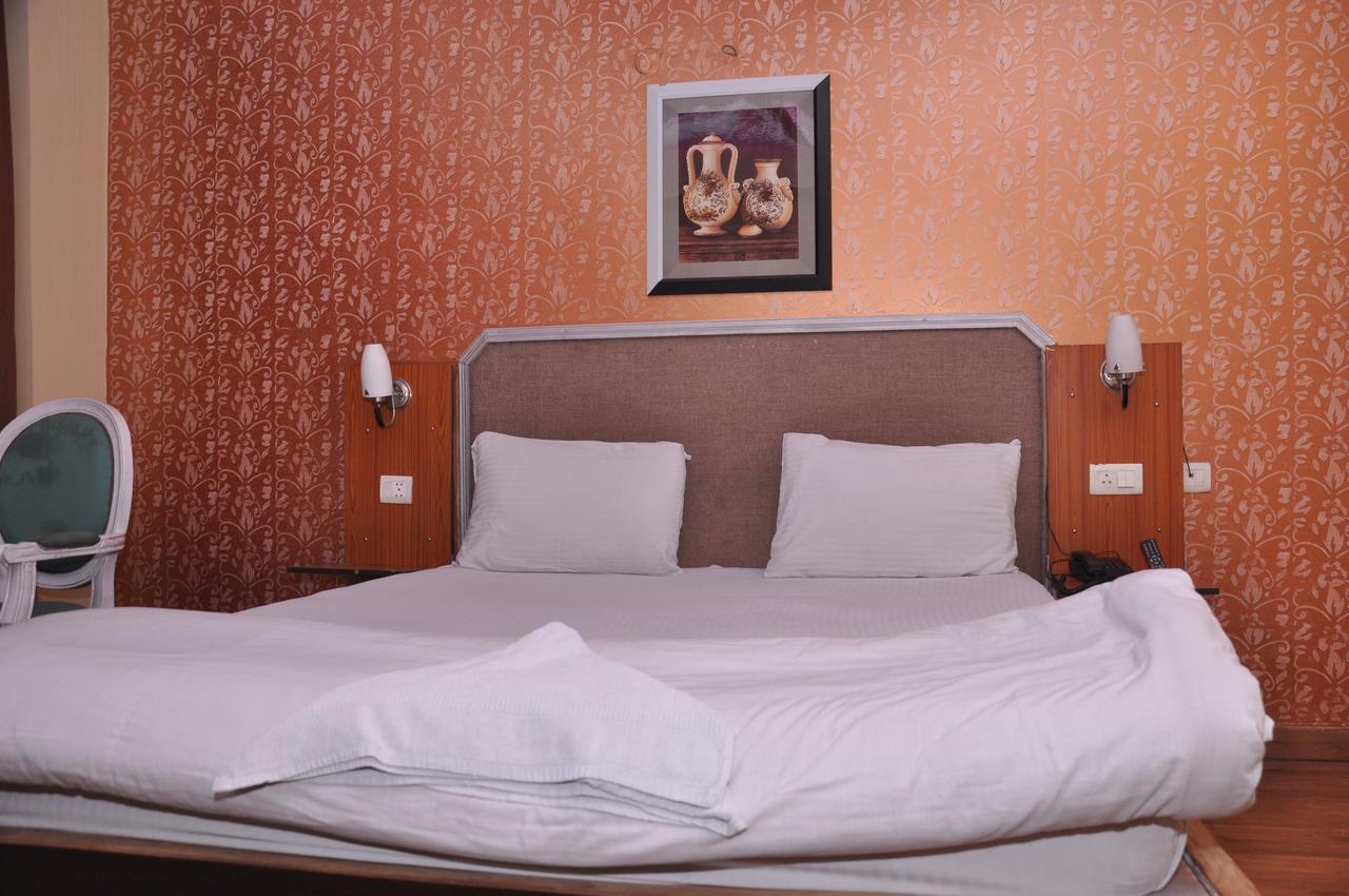 Hotel Samrat Kaushambi Ghaziabad Eksteriør bilde