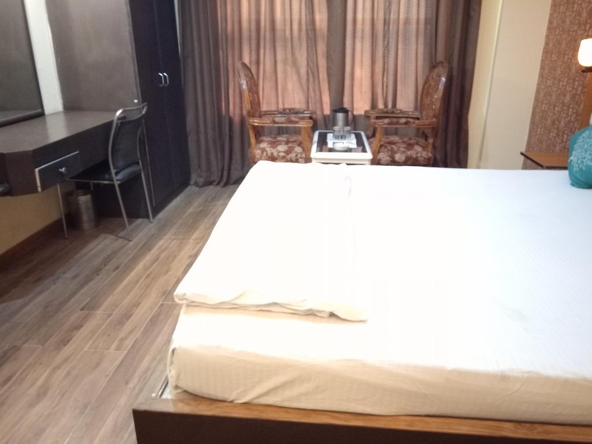 Hotel Samrat Kaushambi Ghaziabad Eksteriør bilde