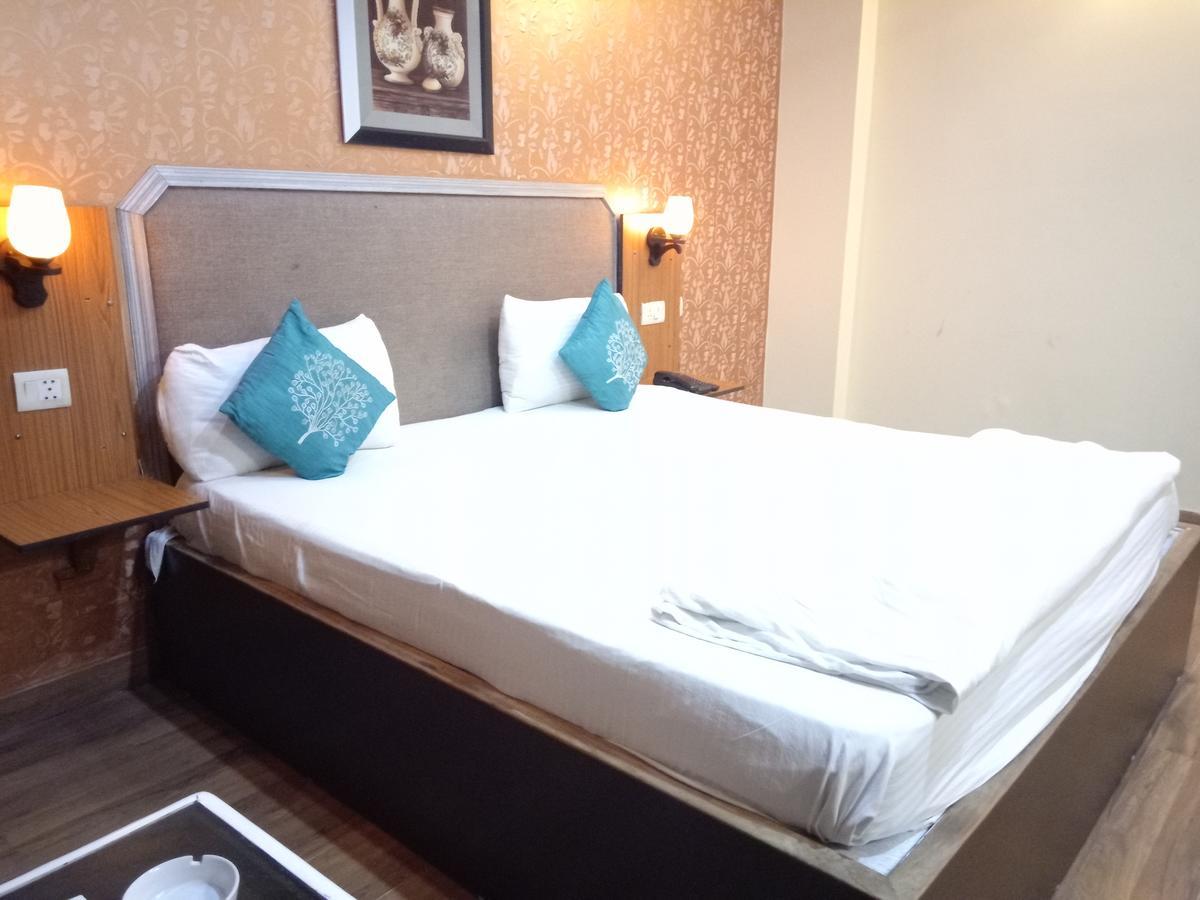 Hotel Samrat Kaushambi Ghaziabad Eksteriør bilde