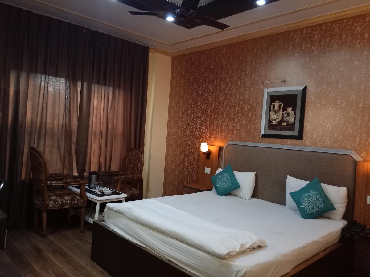Hotel Samrat Kaushambi Ghaziabad Eksteriør bilde