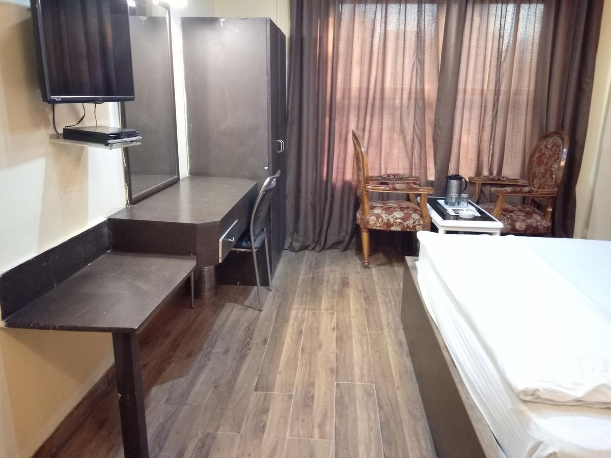 Hotel Samrat Kaushambi Ghaziabad Eksteriør bilde