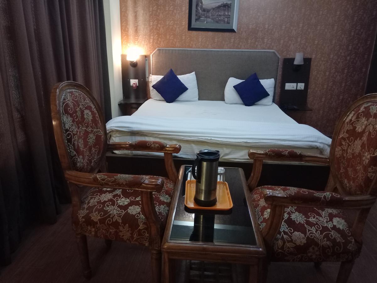 Hotel Samrat Kaushambi Ghaziabad Eksteriør bilde