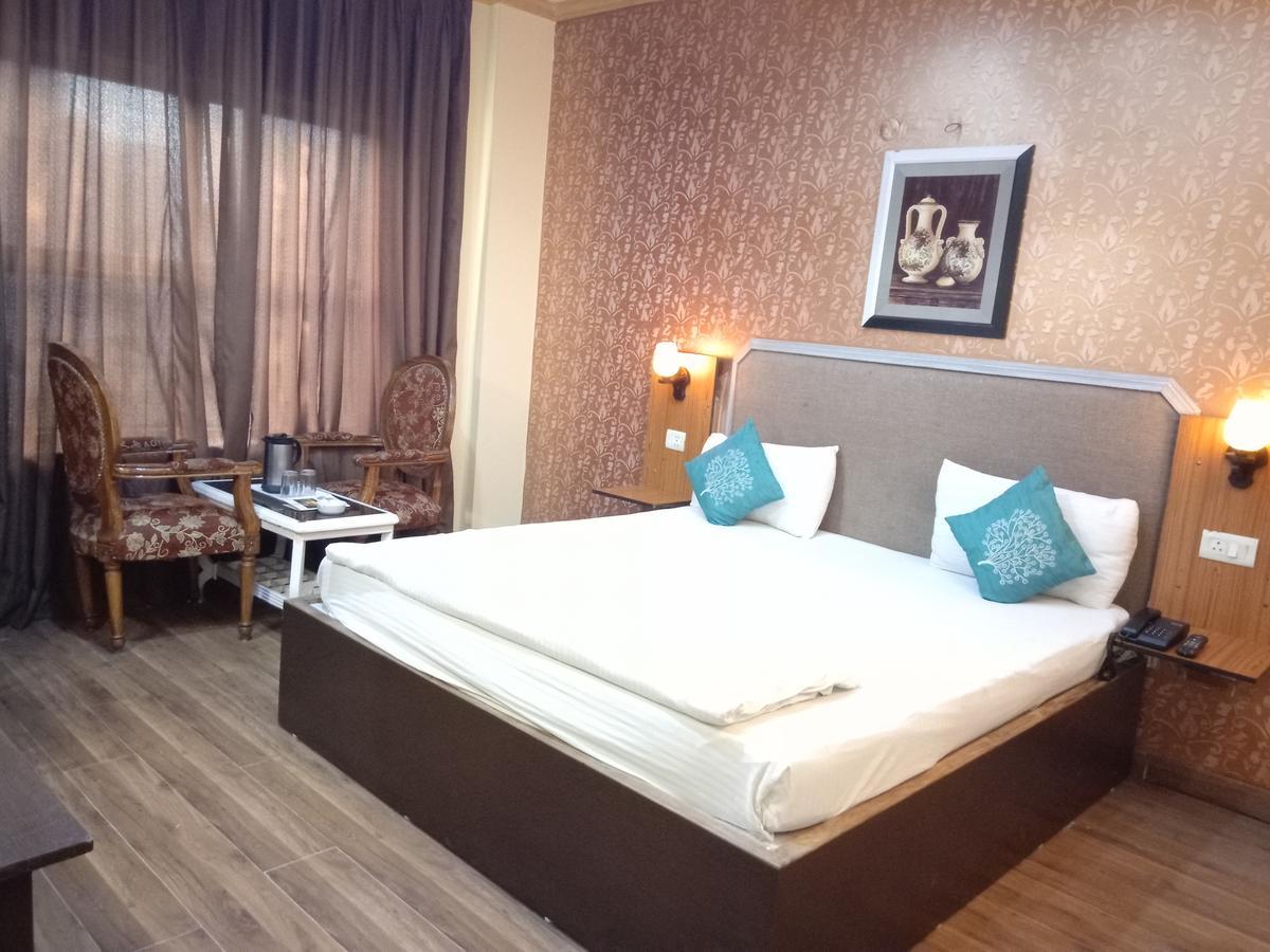 Hotel Samrat Kaushambi Ghaziabad Eksteriør bilde